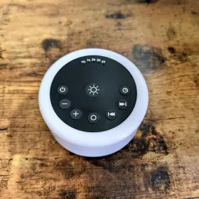 R-v1.1 Colournoise White Noise Machine Sleep Sound Therapy And Night Light - New In Box