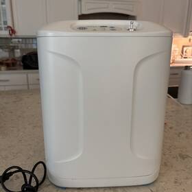 Inogen 24423265 Home Oxygenator By 5 Quiet Excellent Cond. 3 Years Old. Light Weight