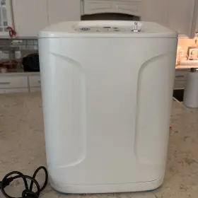 24423265 Inogen Home Oxygenator By 5 Quiet Excellent Cond. 3 Years Old. Light Weight