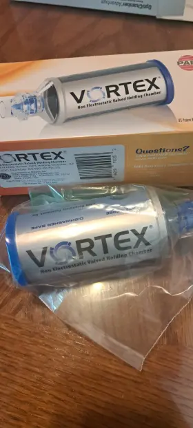 051f6000 Pari Vortex Non-electrostatic Valved Holding Chamber - In Package