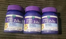 Vicks 323900040922 3 Zzzquil Pure Zzzs Sleep De-stress 26 Gummies Each Exp 2/25